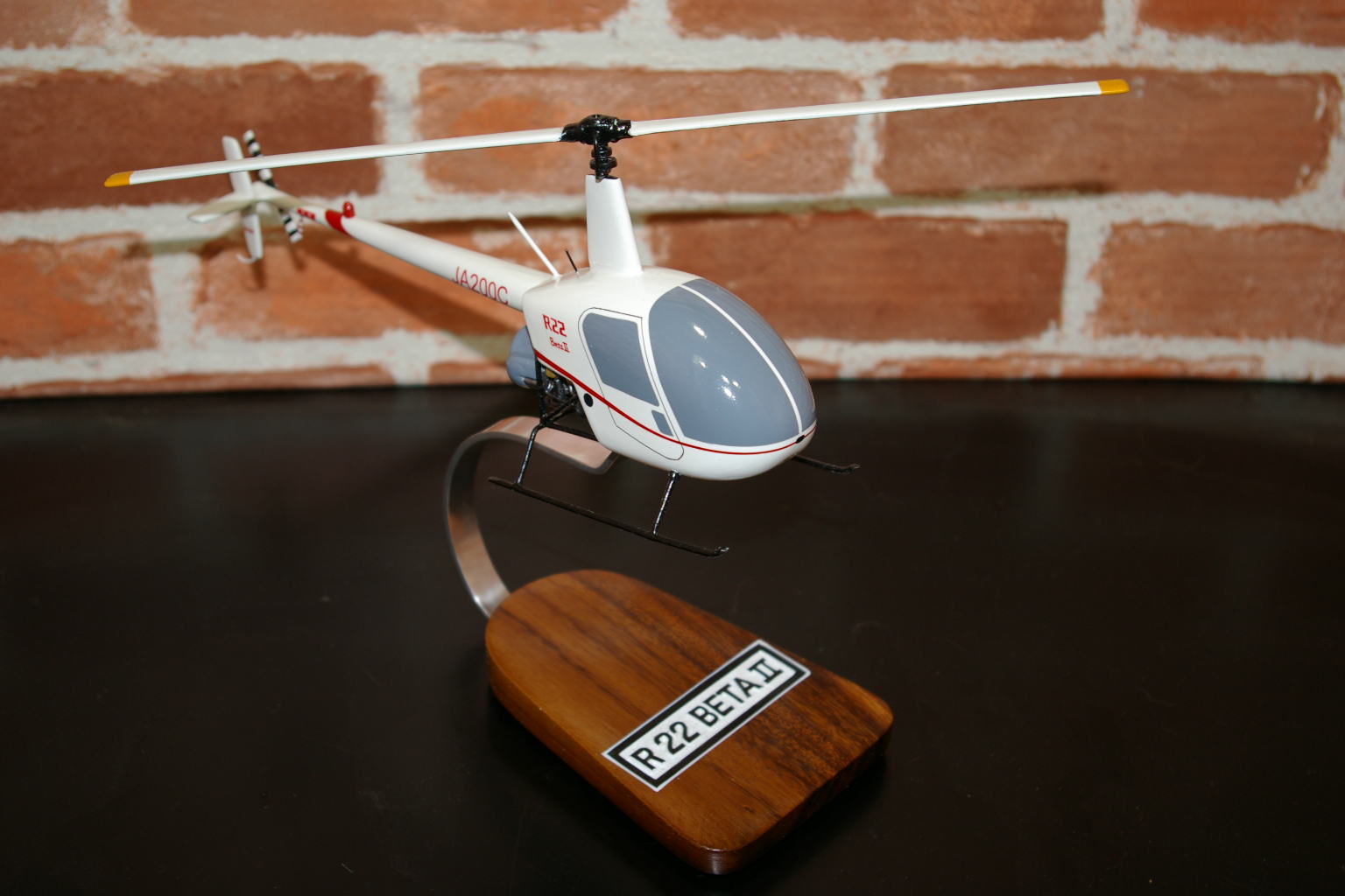 Robinson R22-BetaII右前から